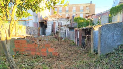 Moradia com Terreno - Ao H. S. João (S. Mamede de Infesta)