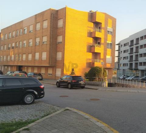 Gostava de construir próximo ao H. S.João? Terreno p/ Construção (com pré-projeto para 10/12 hab.)