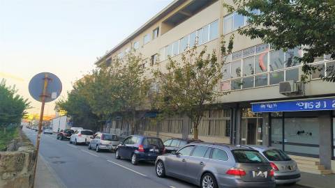 Gostava de construir próximo ao H. S.João? Terreno p/ Construção (com pré-projeto para 10/12 hab.)