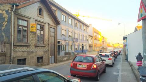 Gostava de construir próximo ao H. S.João? Terreno p/ Construção (com pré-projeto para 10/12 hab.)