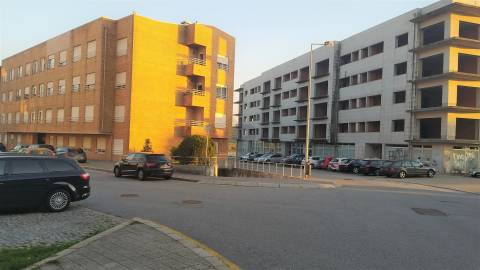 Gostava de construir próximo ao H. S.João? Terreno p/ Construção (com pré-projeto para 10/12 hab.)