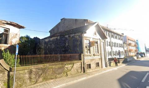 Gostava de construir próximo ao H. S.João? Terreno p/ Construção (com pré-projeto para 10/12 hab.)