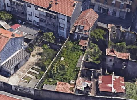 Gostava de construir próximo ao H. S.João? Terreno p/ Construção (com pré-projeto para 10/12 hab.)