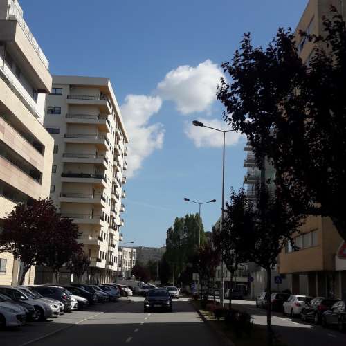 Loja c/ garagem e arrumos - ao Hospital S. João e às Faculdades