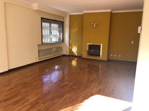 T3 c/ Terraço  às Antas (Praça Velasquez)