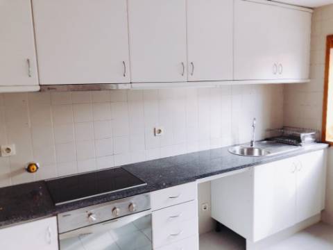 T1 c/ lugar de garagem - Quinta do Covelo (Porto)