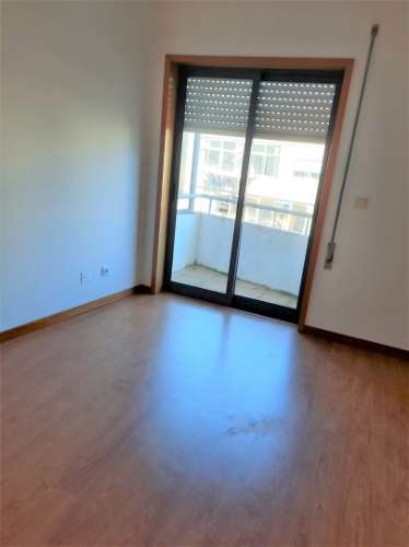 T1 c/ lugar de garagem - Quinta do Covelo (Porto)