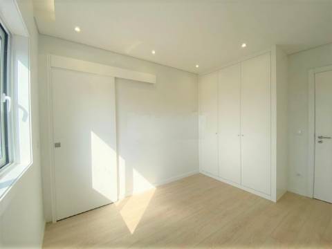 Andar Moradia T3  totalmente remodelado - COMO NOVO