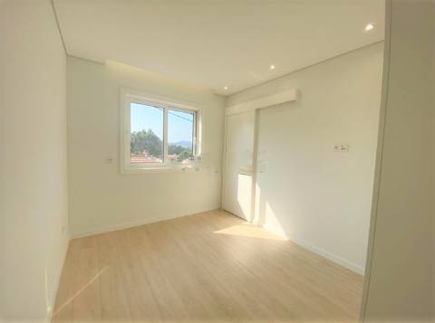 Andar Moradia T3  totalmente remodelado - COMO NOVO