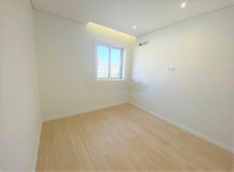 Andar Moradia T3  totalmente remodelado - COMO NOVO