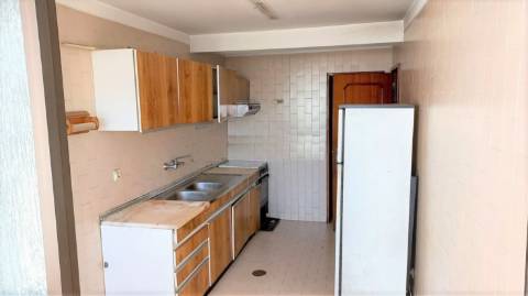 T2+1 c/ garagem e varanda - Monte dos Burgos