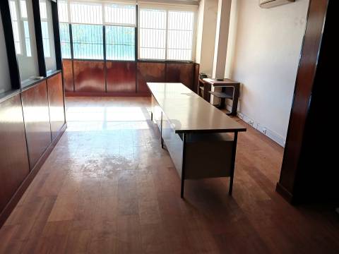 Escritório c/ 225m² - Maia (Aeroporto)