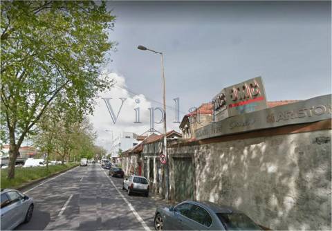 Moradia na Circunvalação, a 650m do Hospital de S. João e IPO