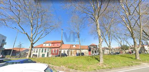 Moradia na Circunvalação, a 650m do Hospital de S. João e IPO