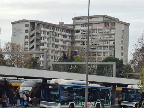 Moradia na Circunvalação, a 650m do Hospital de S. João e IPO
