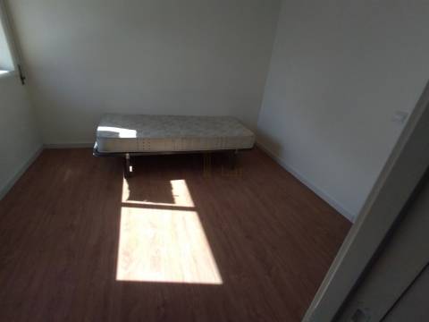 T3 totalmente remodelado - Porto (Vale Formoso)