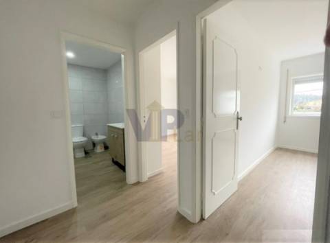 T2 Remodelado c/ garagem e arrumo - À Av. Conduta (Fânzeres)