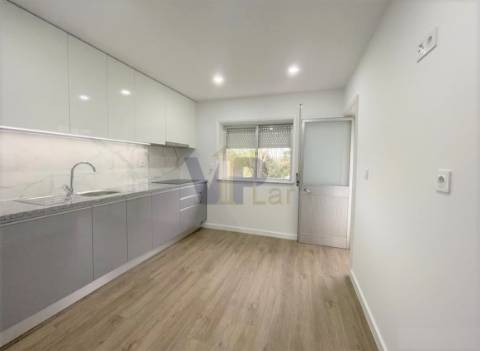 T2 Remodelado c/ garagem e arrumo - À Av. Conduta (Fânzeres)