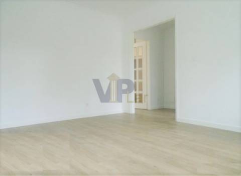 T2 Remodelado c/ garagem e arrumo - À Av. Conduta (Fânzeres)