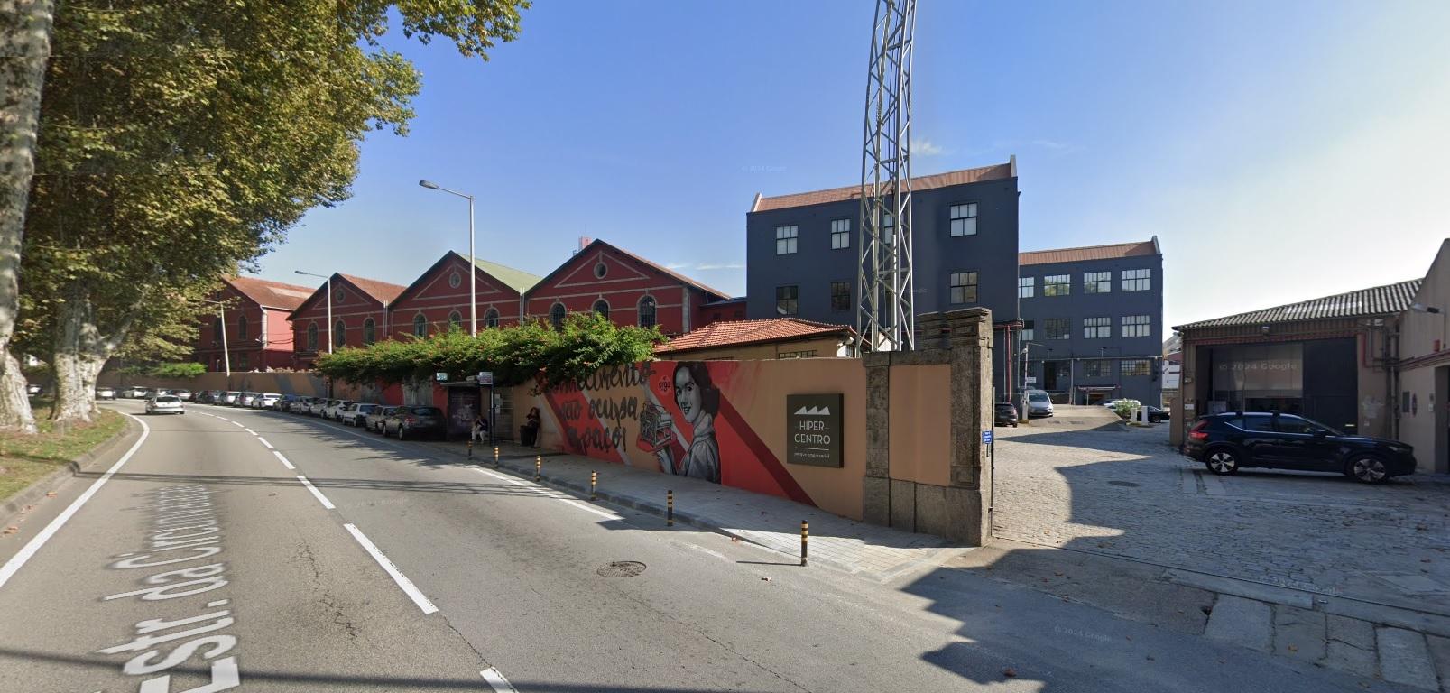 Loja Excelente - Ao H. S. João / Às Faculdades /LPCC