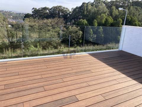 Excelente Moradia T4 c/ Jardins e 2 Terraços - Leça do Balio