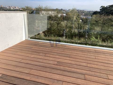 Excelente Moradia T4 c/ Jardins e 2 Terraços - Leça do Balio