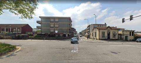 Loja c/ +/- 200m² - no cruzamento do Amial / à Circunvalação - Porto