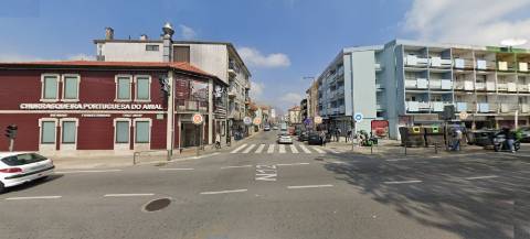 Loja c/ +/- 200m² - no cruzamento do Amial / à Circunvalação - Porto