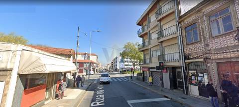 Loja c/ +/- 200m² - no cruzamento do Amial / à Circunvalação - Porto