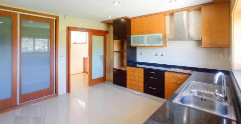 Moradia T4 c/ Piscina, Churrasqueira e Jardim - Maia