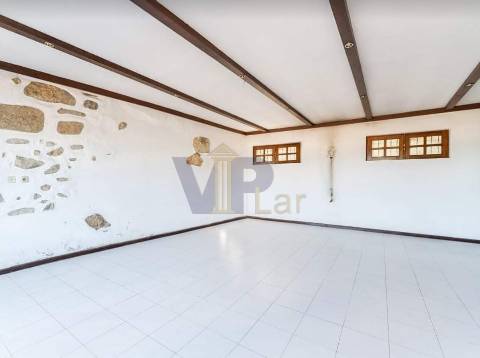 Moradia com Quinta T5 triplex - Roriz (Santo Tirso)