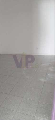 Loja c/ 212m² + Logradouro - Centro de S. Mamede de Infesta