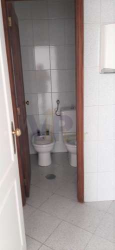 Loja c/ 212m² + Logradouro - Centro de S. Mamede de Infesta