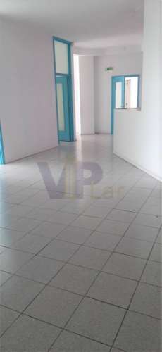 Loja c/ 212m² + Logradouro - Centro de S. Mamede de Infesta