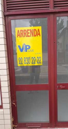 Loja c/ 212m² + Logradouro - Centro de S. Mamede de Infesta