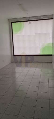 Loja c/ 212m² + Logradouro - Centro de S. Mamede de Infesta