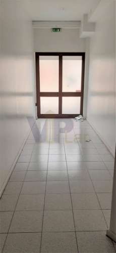 Loja c/ 212m² + Logradouro - Centro de S. Mamede de Infesta