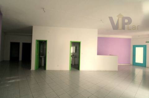 Loja c/ 212m² + Logradouro - Centro de S. Mamede de Infesta