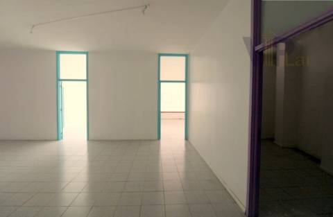 Loja c/ 212m² + Logradouro - Centro de S. Mamede de Infesta