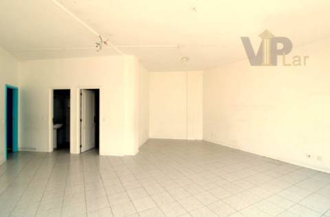 Loja c/ 212m² + Logradouro - Centro de S. Mamede de Infesta