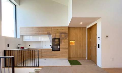 Moradia T2+1 c/ Jardim e Terraço - Quinta da Caverneira (Águas Santas, Maia)