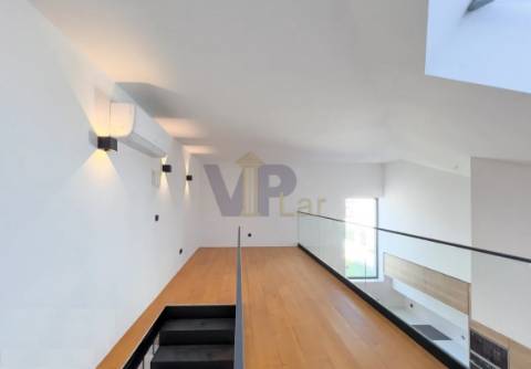 Moradia T2+1 c/ Jardim e Terraço - Quinta da Caverneira (Águas Santas, Maia)