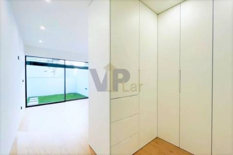 Moradia T2+1 c/ Jardim e Terraço - Quinta da Caverneira (Águas Santas, Maia)