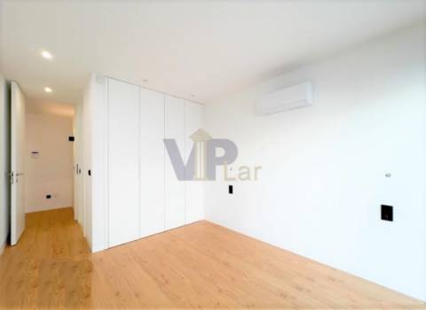 Moradia T2+1 c/ Jardim e Terraço - Quinta da Caverneira (Águas Santas, Maia)