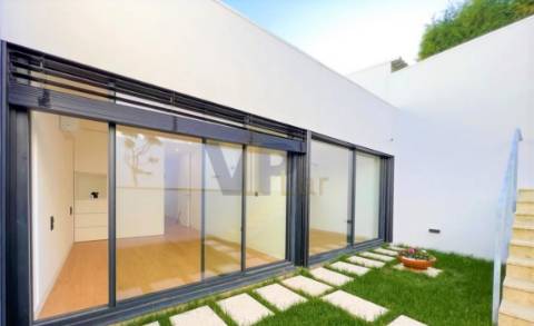 Moradia T2+1 c/ Jardim e Terraço - Quinta da Caverneira (Águas Santas, Maia)