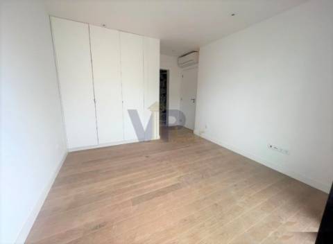 T2 NOVO c/ Varanda e garagem  - ao Padrão da Légua.