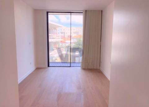 T2 NOVO c/ Varanda e garagem  - ao Padrão da Légua.