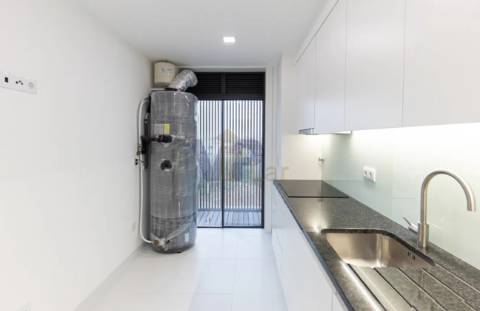 T2 NOVO c/ Varanda e garagem  - ao Padrão da Légua.