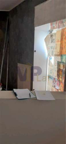 Loja c/ 65m² - À Rua D. Afonso Henriques