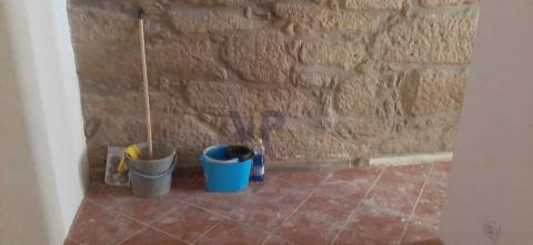 Loja c/ 65m² - À Rua D. Afonso Henriques